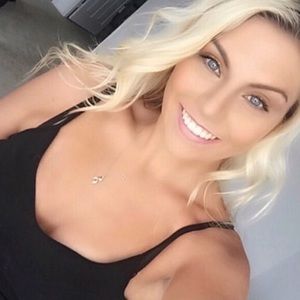 Meet your Posher, Christie